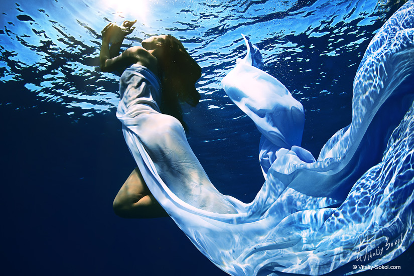Underwater fashion model by Vitaliy Sokol