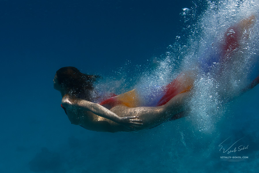 Underwater nude beautiful girl by Vitaliy Sokol